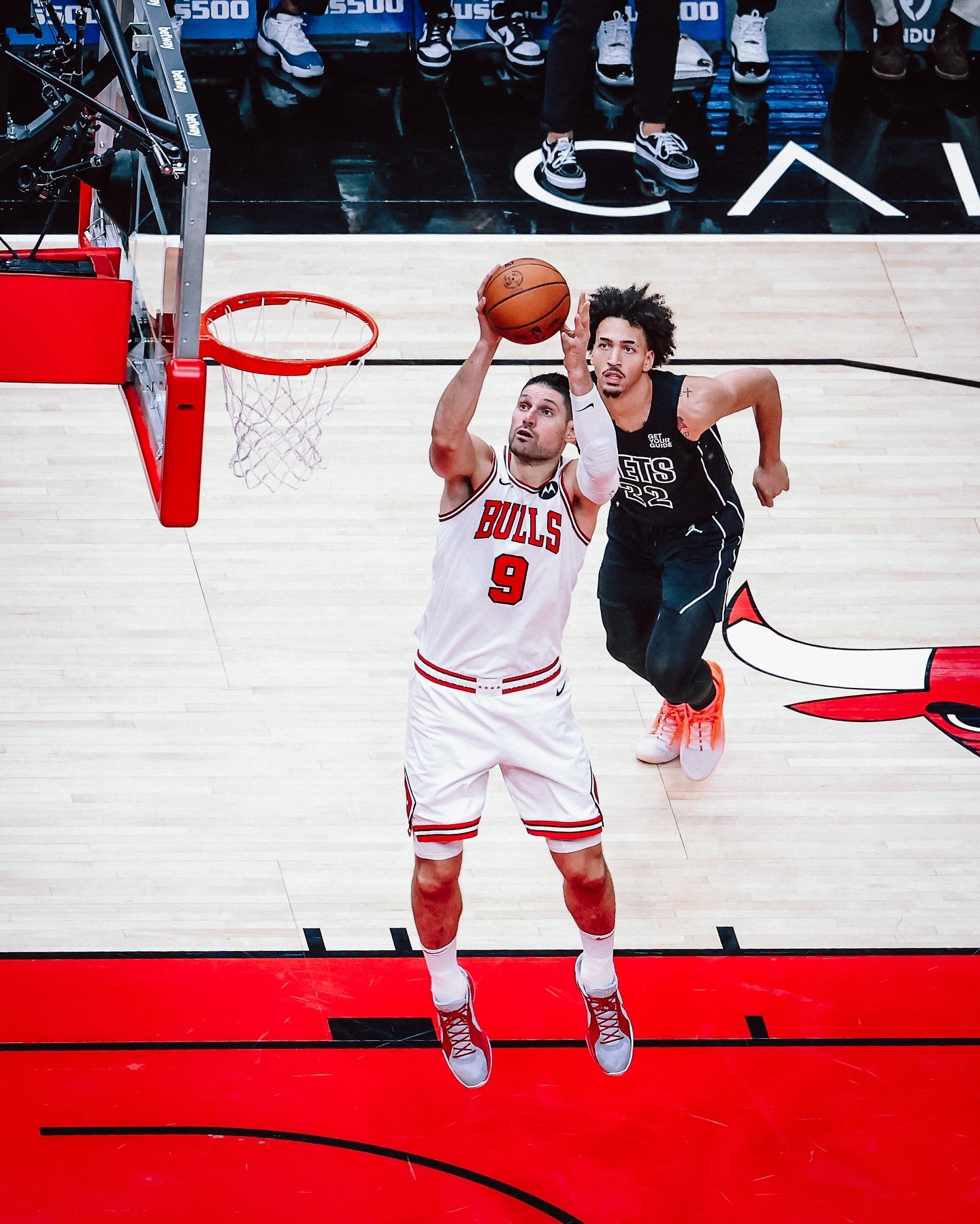 关于芝加哥公牛发布备战花絮；关键时刻迎来里程碑；NBA季后赛任务艰巨；纪律约束更严格的信息