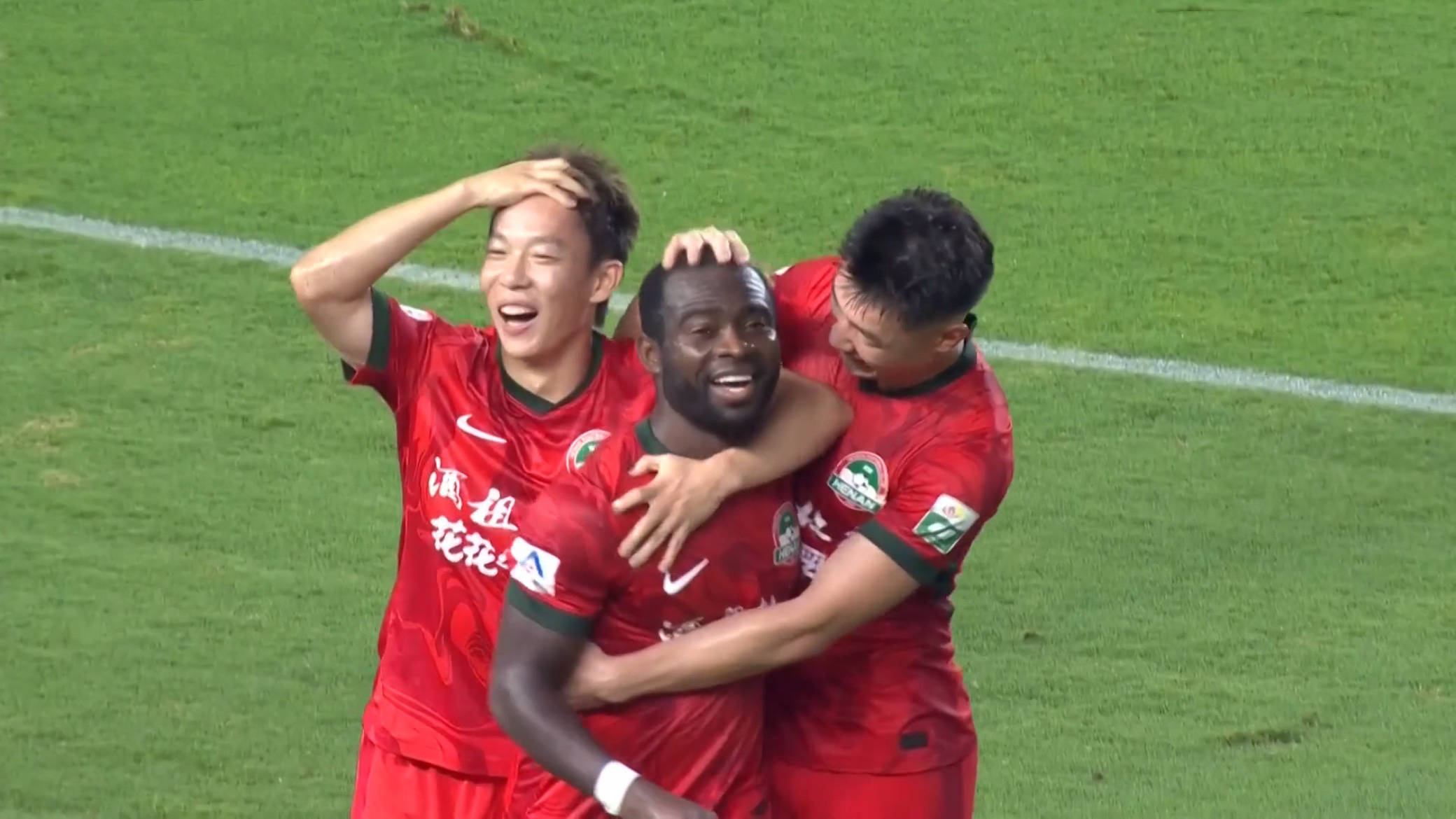 亚冠清晨走向成谜，广东宏远伤情更新，气氛紧张，赛程密集仍需轮换